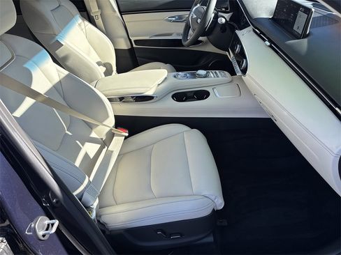 Used 2025 Genesis GV70 2.5T image 13