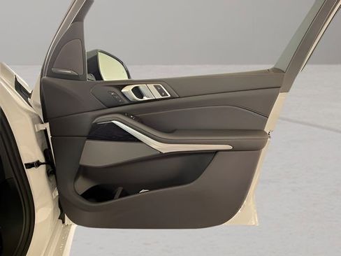 Used 2026 BMW X7 xDrive40i w/ M Sport Package image 33