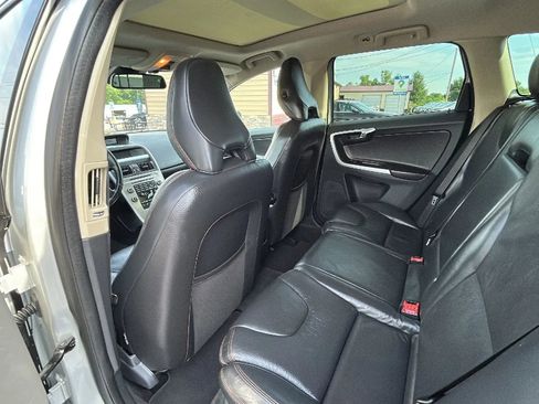 Used 2010 Volvo XC60 T6 AWD/4WD image 6