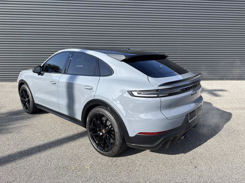 Certified 2025 Porsche Cayenne Turbo GT image 3