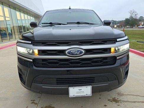 Used 2023 Ford Expedition XLT image 8