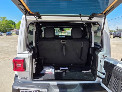 Used 2024 Jeep Wrangler Rubicon image 6