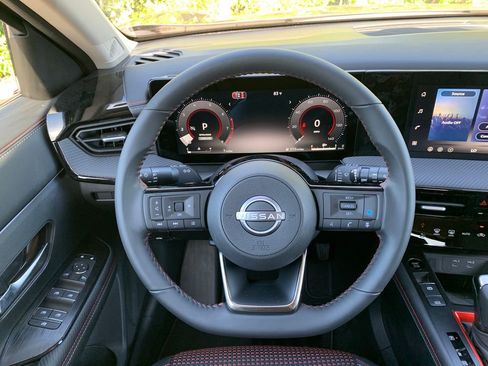 New 2026 Nissan Kicks SR w/ Cold Weather Package FWD image 8