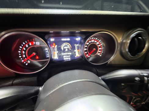 Used 2019 Jeep Wrangler Unlimited Rubicon AWD/4WD image 10
