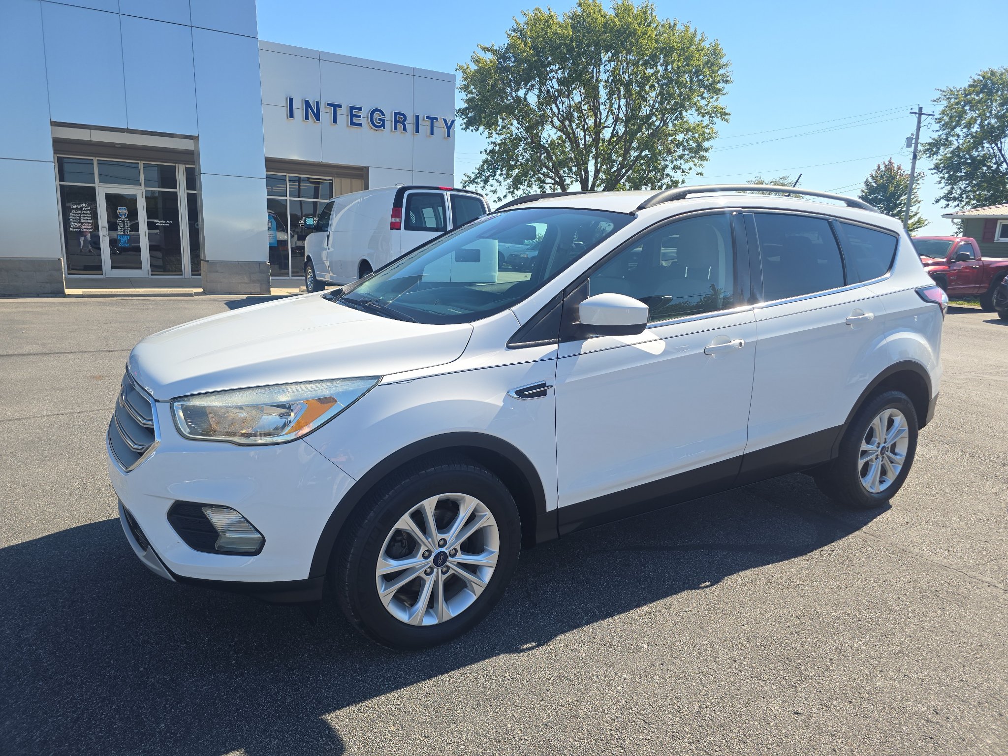 Used 2018 Ford Escape SE w/ Ford Safe & Smart Package FWD image 2