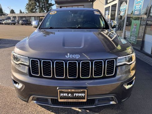 Used 2017 Jeep Grand Cherokee Limited w/ Luxury Group II image 2