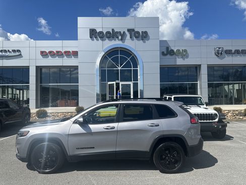 Used 2019 Jeep Cherokee Latitude Plus image 1