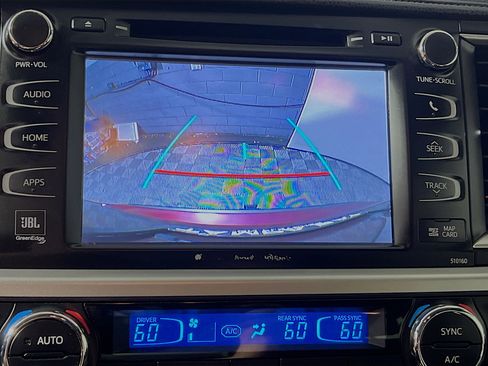 Used 2016 Toyota Highlander Limited FWD image 28