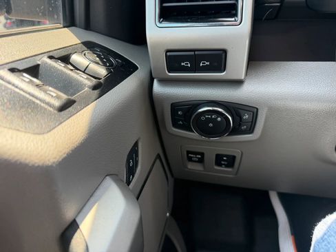 Used 2018 Ford F150 Lariat RWD image 15