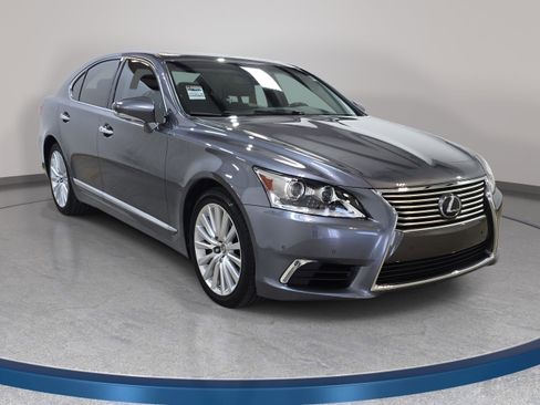 Used 2017 Lexus LS 460 AWD w/ Comfort Package image 4