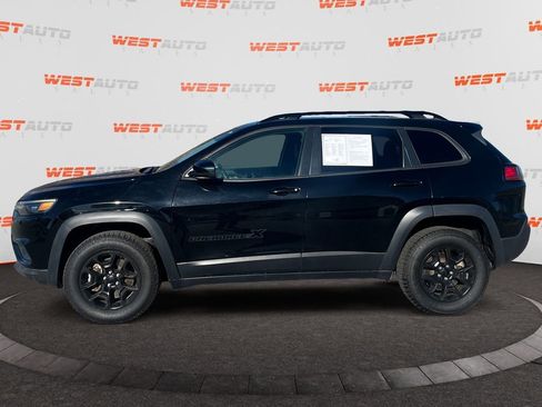 Used 2022 Jeep Cherokee Latitude w/ Sun & Sound Group AWD/4WD image 2
