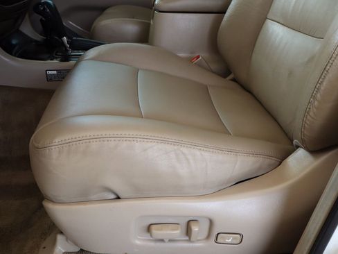 Used 2000 Toyota Land Cruiser image 30