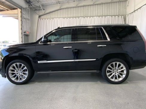 Used 2019 Cadillac Escalade Premium Luxury RWD image 26