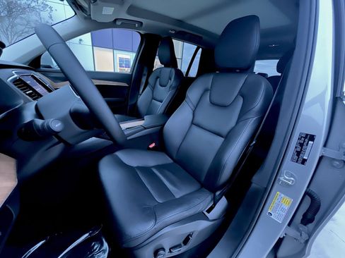 Certified 2023 Volvo XC90 B6 Plus image 13