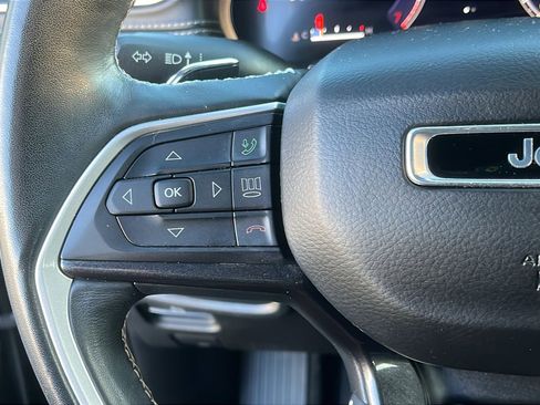 Used 2021 Jeep Grand Cherokee L Laredo image 12