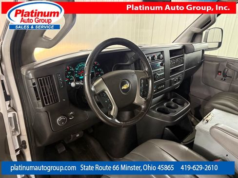 Used 2017 Chevrolet Express 3500 Extended RWD image 13