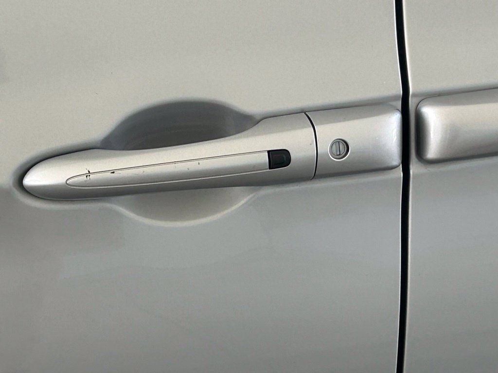 Used 2024 Chrysler Pacifica Touring-L FWD image 14