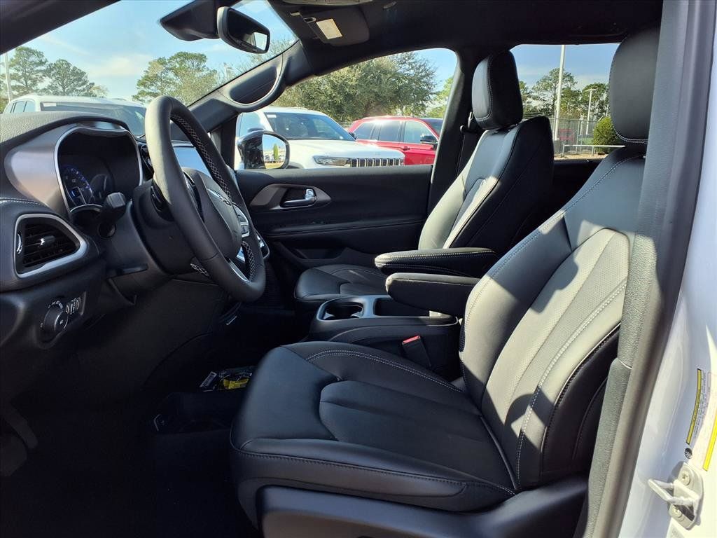 New 2026 Chrysler Pacifica Select FWD image 10