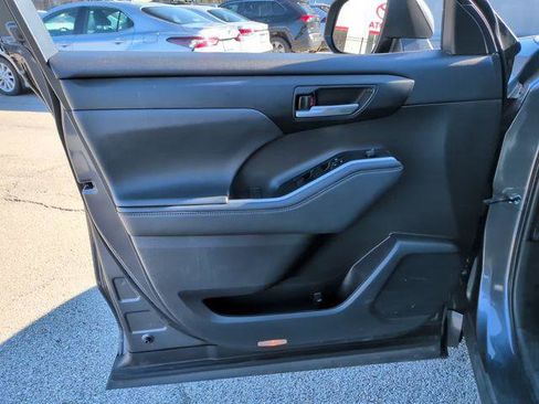 Certified 2024 Toyota Highlander XLE FWD image 13