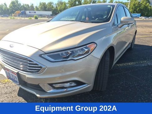 Used 2017 Ford Fusion SE AWD/4WD image 2