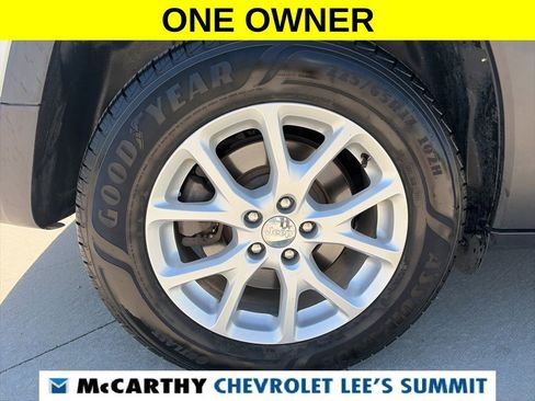 Used 2017 Jeep Cherokee Latitude w/ Cold Weather Group AWD/4WD image 15
