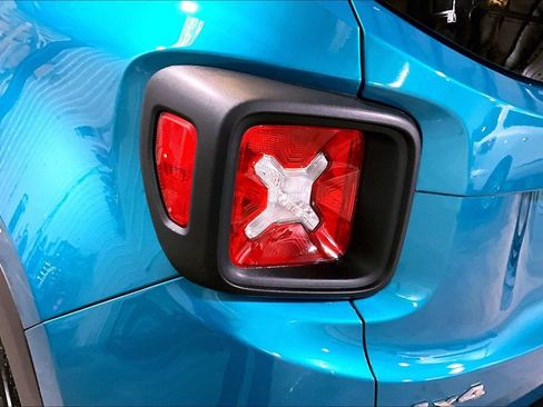 Used 2020 Jeep Renegade Latitude AWD/4WD image 10