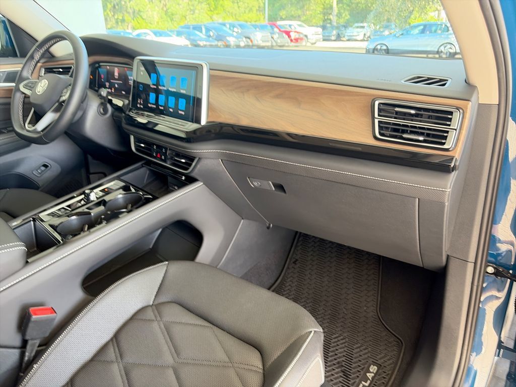 Certified 2026 Volkswagen Atlas SE FWD image 30
