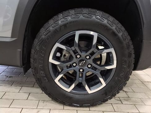 Used 2025 Chevrolet Equinox ACTIV w/ Safety and Technology Package AWD/4WD image 24