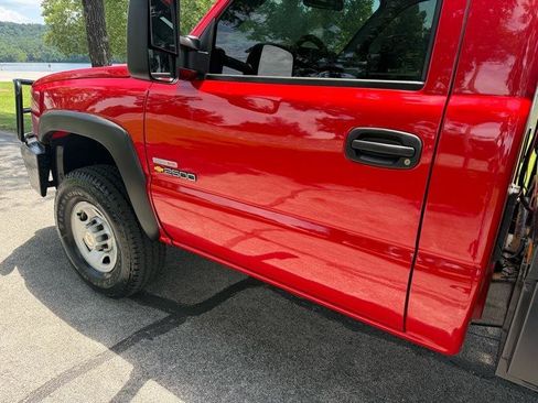 Used 2004 Chevrolet Silverado 2500 W/T w/ Heavy-Duty Power Package AWD/4WD image 14