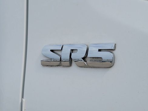 Used 2019 Toyota Tacoma SR5 AWD/4WD image 6