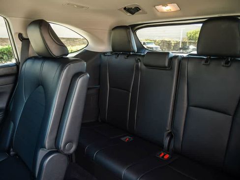 Used 2023 Toyota Highlander XLE image 20