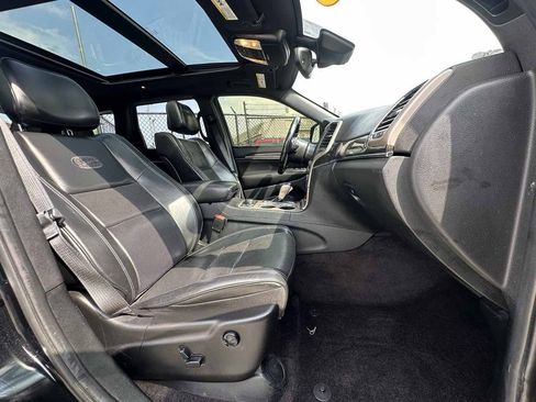 Used 2017 Jeep Grand Cherokee Overland w/ Jeep Active Safety Group AWD/4WD image 28