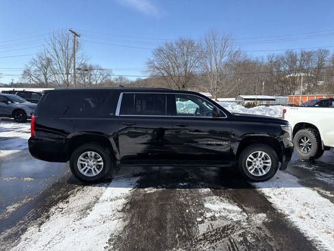 Used 2015 Chevrolet Suburban LT image 9