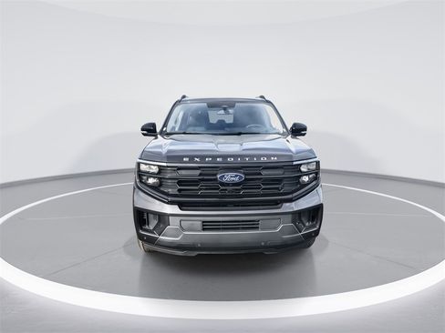 New 2025 Ford Expedition Active image 3