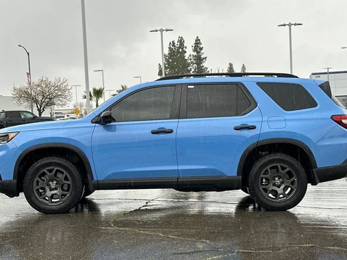 Used 2024 Honda Pilot TrailSport image 9