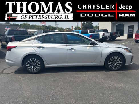 Used 2025 Nissan Altima 2.5 SV FWD image 8