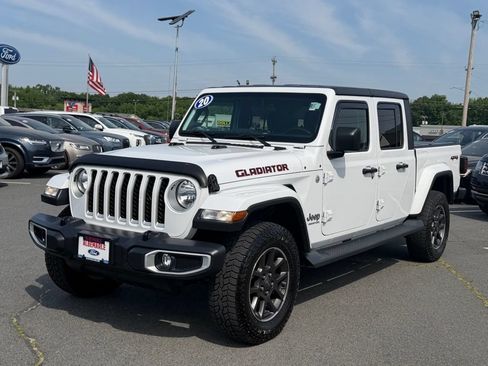 Used 2020 Jeep Gladiator Overland w/ Trailer Tow Package AWD/4WD image 8