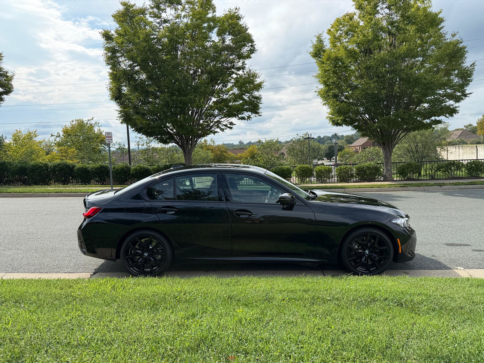 New 2026 BMW 330i xDrive Sedan w/ M Sport Package AWD/4WD image 8