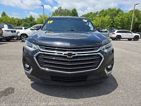 Used 2019 Chevrolet Traverse Premier w/ Driver Confidence II Package FWD image 2