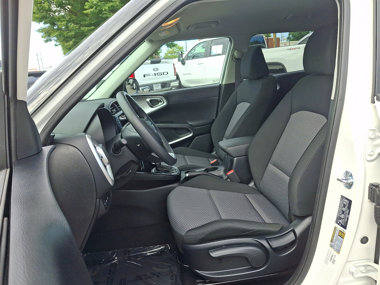 Used 2024 Kia Soul LX w/ LX Technology Package FWD image 13