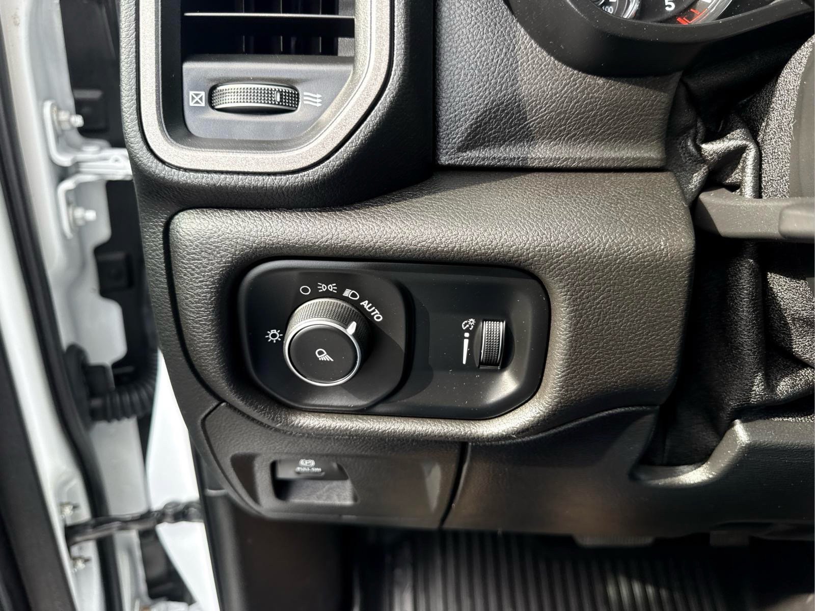 Used 2020 RAM 1500 Tradesman AWD/4WD image 21