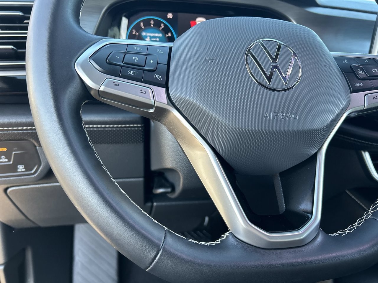 Used 2024 Volkswagen Atlas Cross Sport SE FWD image 20
