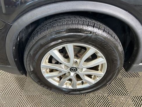 Used 2019 Nissan Rogue SV FWD image 11