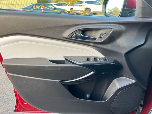 Used 2025 Chevrolet Trax LT w/ LT Convenience Package image 20