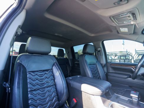 Used 2023 GMC Sierra 1500 Elevation w/ LPO, Elevation Black Package image 12