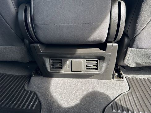 Used 2024 Chevrolet Silverado 1500 LT image 33