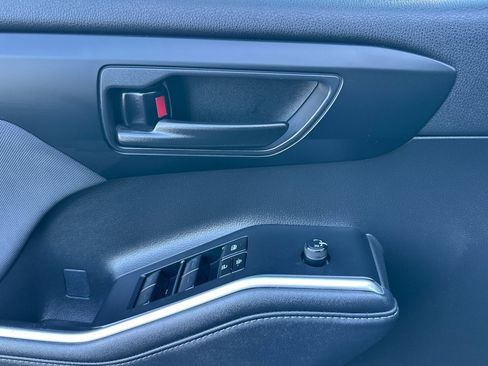 Used 2023 Toyota Highlander LE image 11