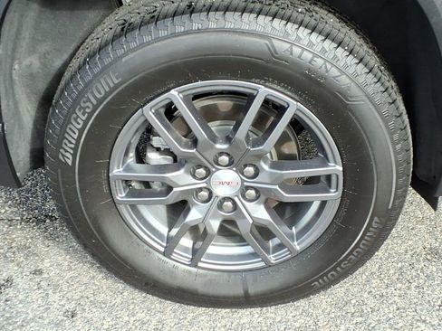 Used 2025 GMC Acadia Elevation image 6