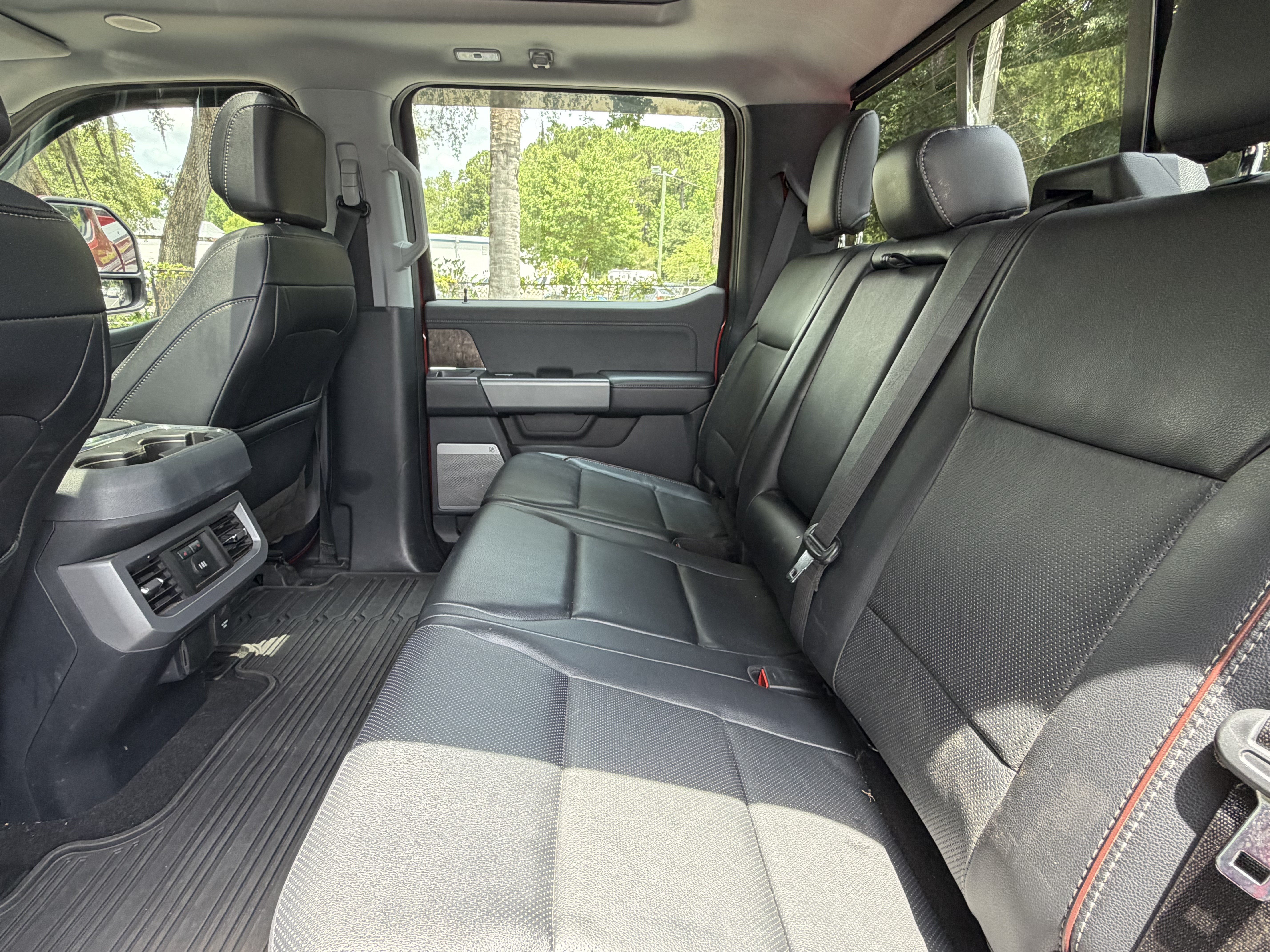 Used 2023 Ford F250 Lariat w/ Lariat Ultimate Package AWD/4WD image 32