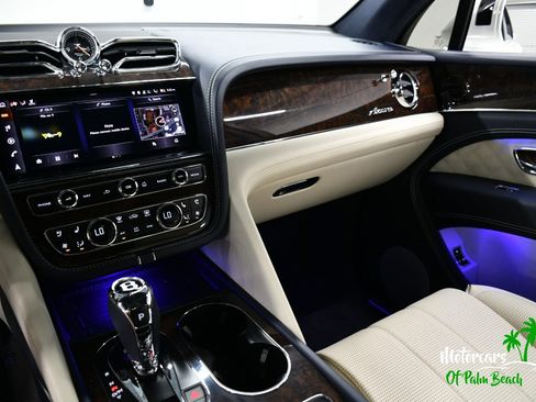 Used 2023 Bentley Bentayga AWD/4WD image 49